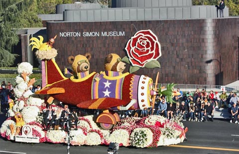 Rose Bowl Float passing the Norton Simon Museum
