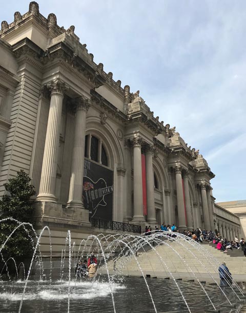 The 5th Avenue entrance of  New York's Metropolitan Museum of Art