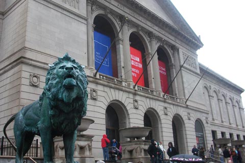 The front door of the Art Insitute of Chicago, guarded by one of two large copper lion statues