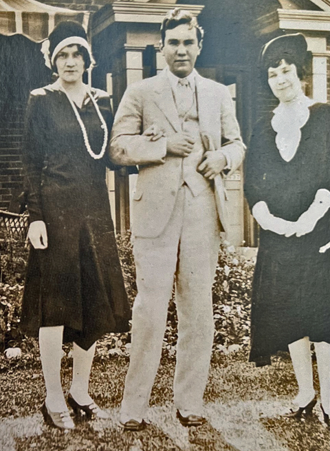 Herb Ryman, Art Institute of Chicago GraduationDay, 1932 with his mother and sister 